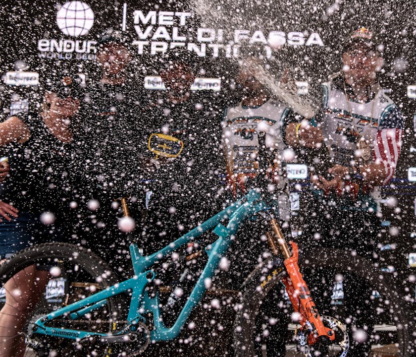 EWS '21 Canazei Podium Team Yeti Fox