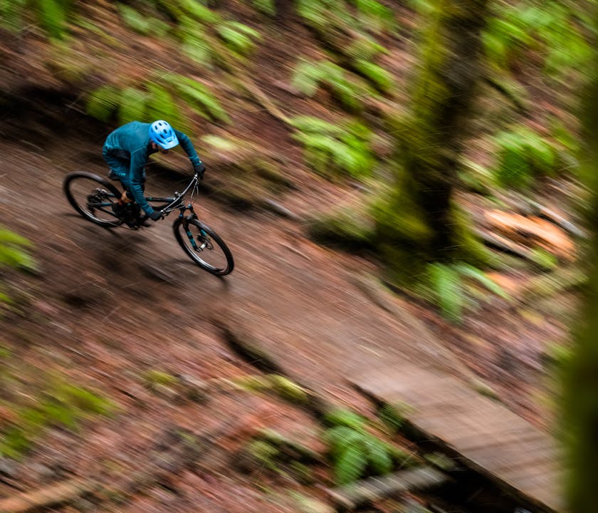 Geoff Kabush riding the Sb100
