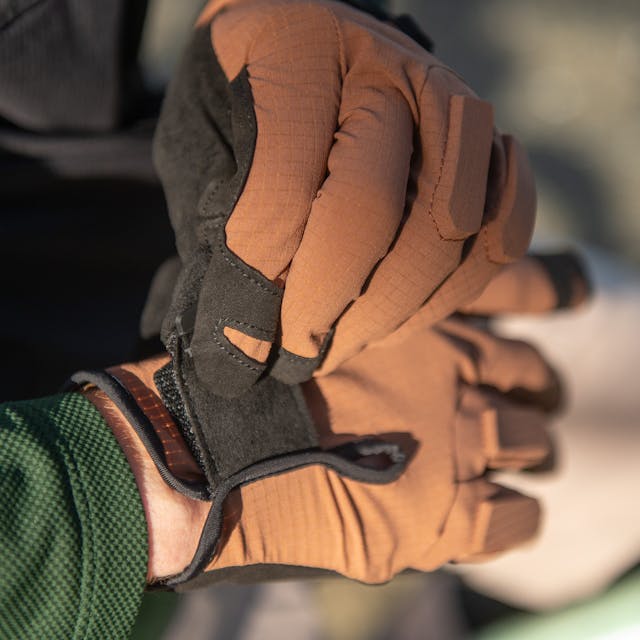 2023 Technical Apparel - Turq Air Glove