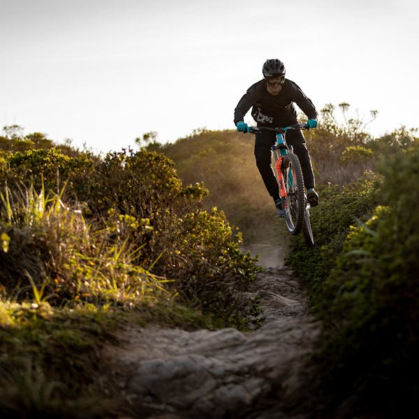 Warren Kniss making like work o the Cali rocks