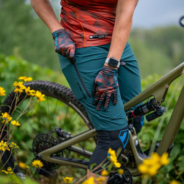 2025 Tech Apparel - W'S Enduro Glove