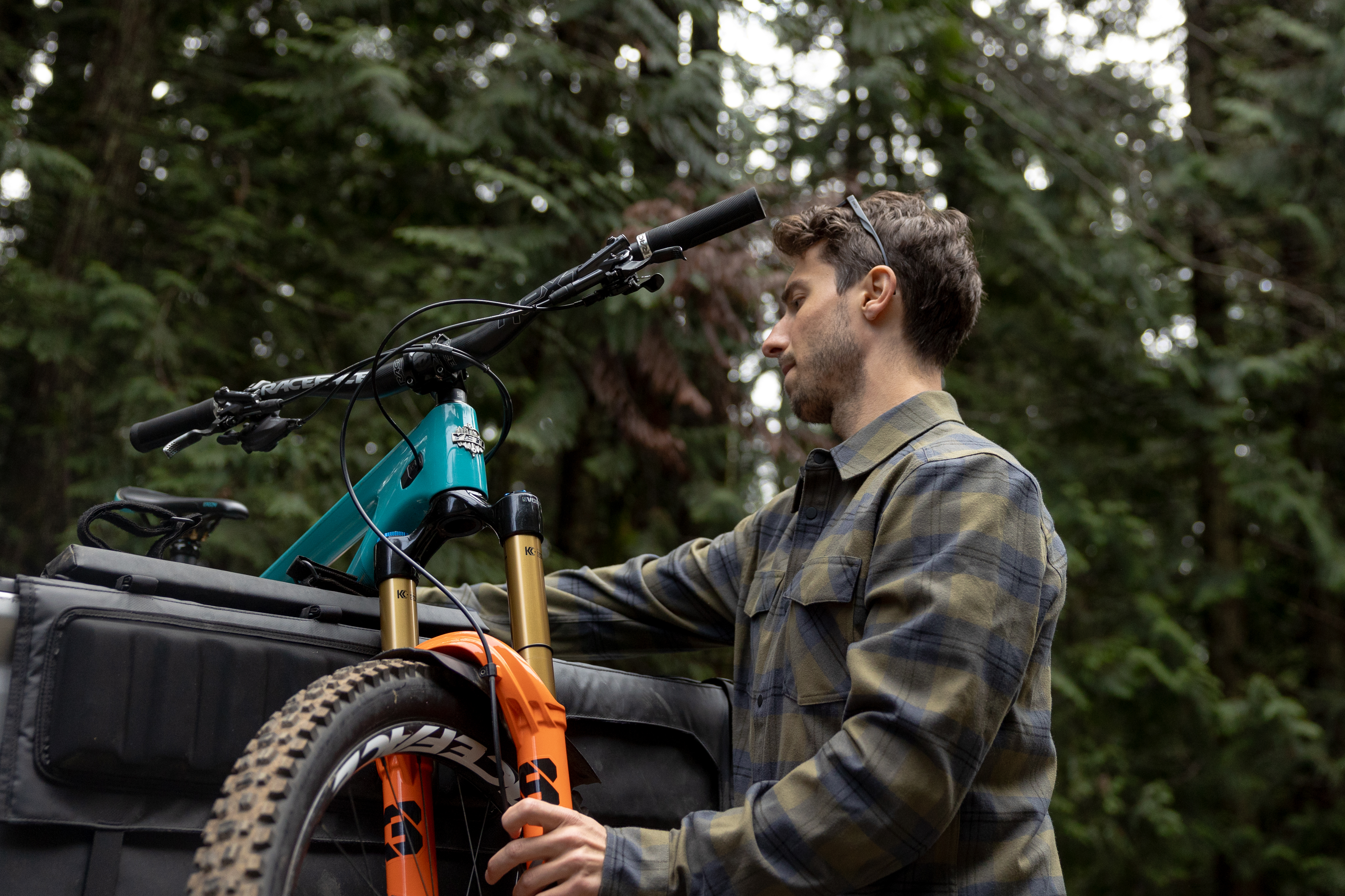 Outerwear - Yeti Cycles