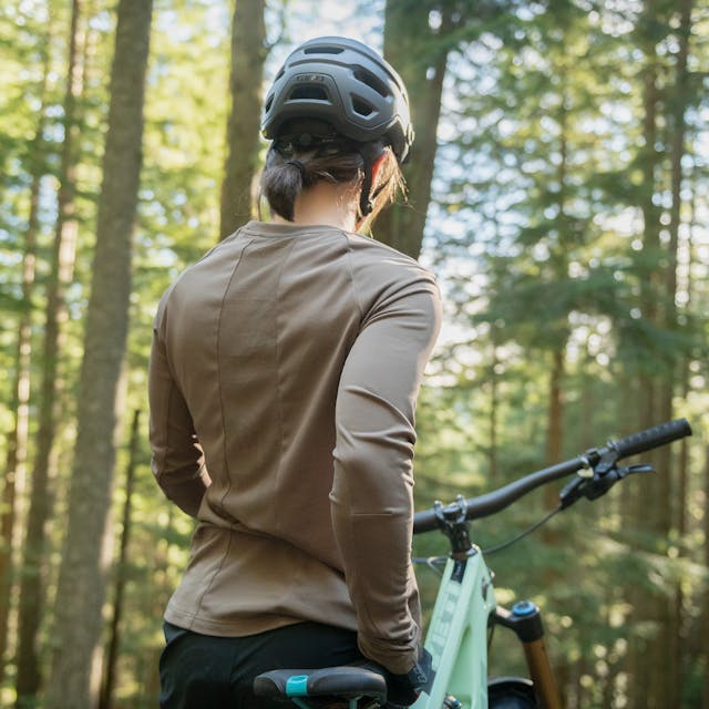 2023 Technical Apparel - Turq W'S Air L/S Jersey