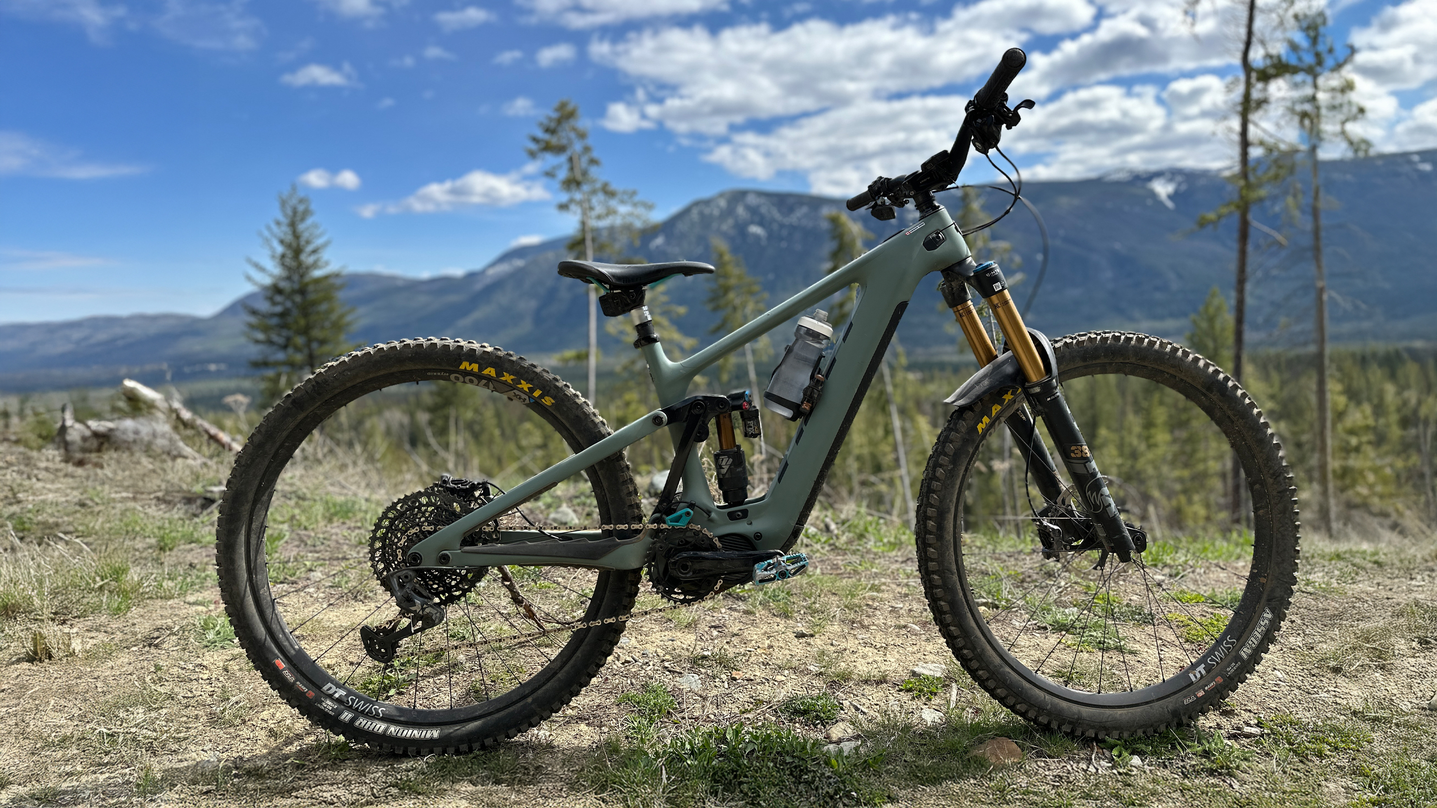 Megan Rose Yeti 160E