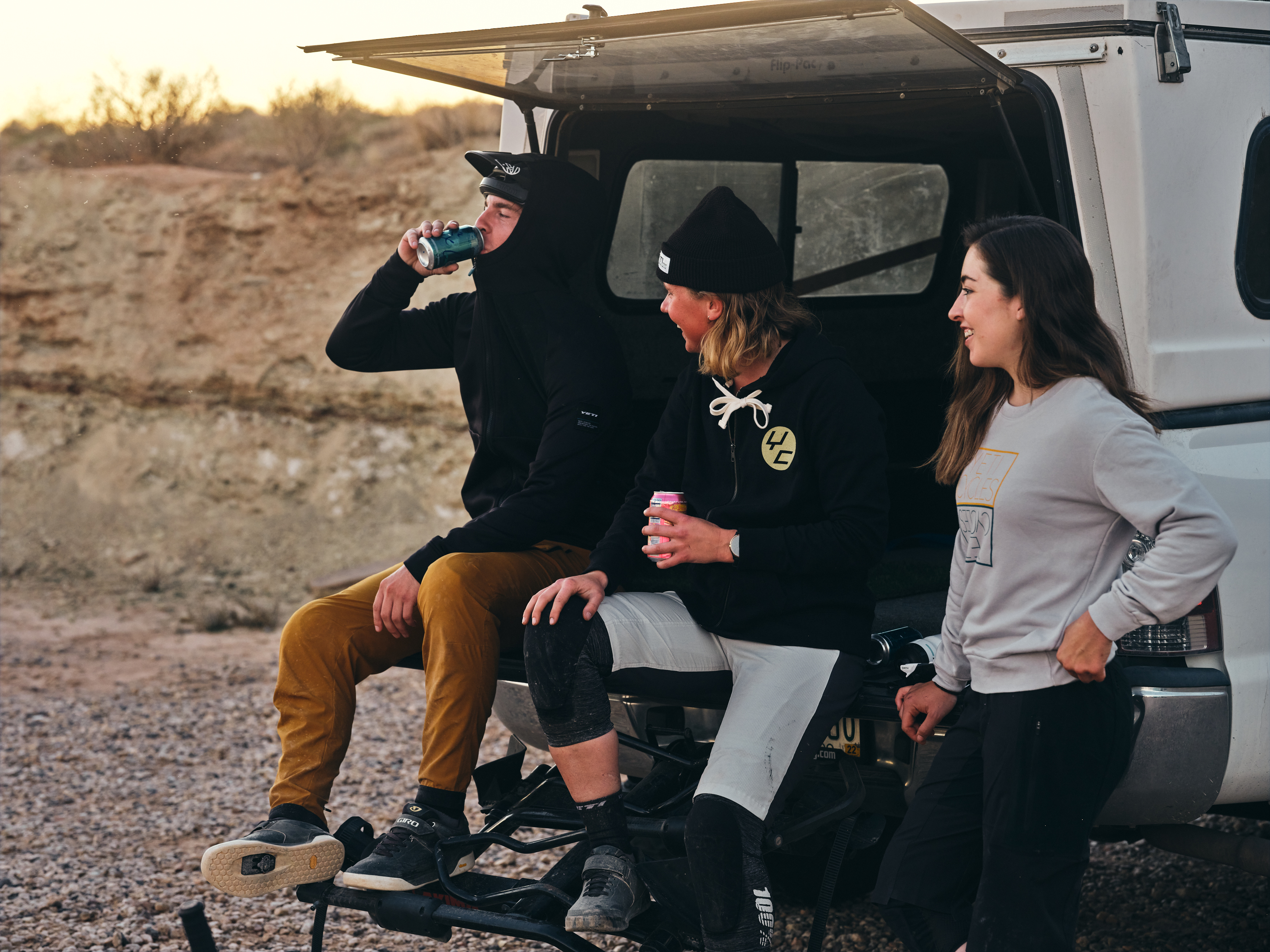 W DIRT SURFER ZIP HOODIE - Yeti Cycles W DIRT SURFER ZIP HOODIE - Yeti Cycles