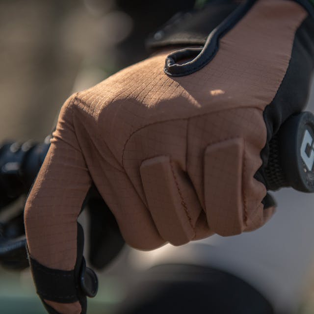 2023 Technical Apparel - Turq Air Glove